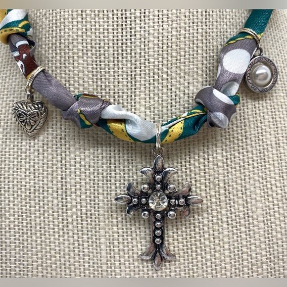 Green/Gray/White Mod Pattern Satin Scarf Necklace w/ Silver Charms Preppy - Picture 3 of 9